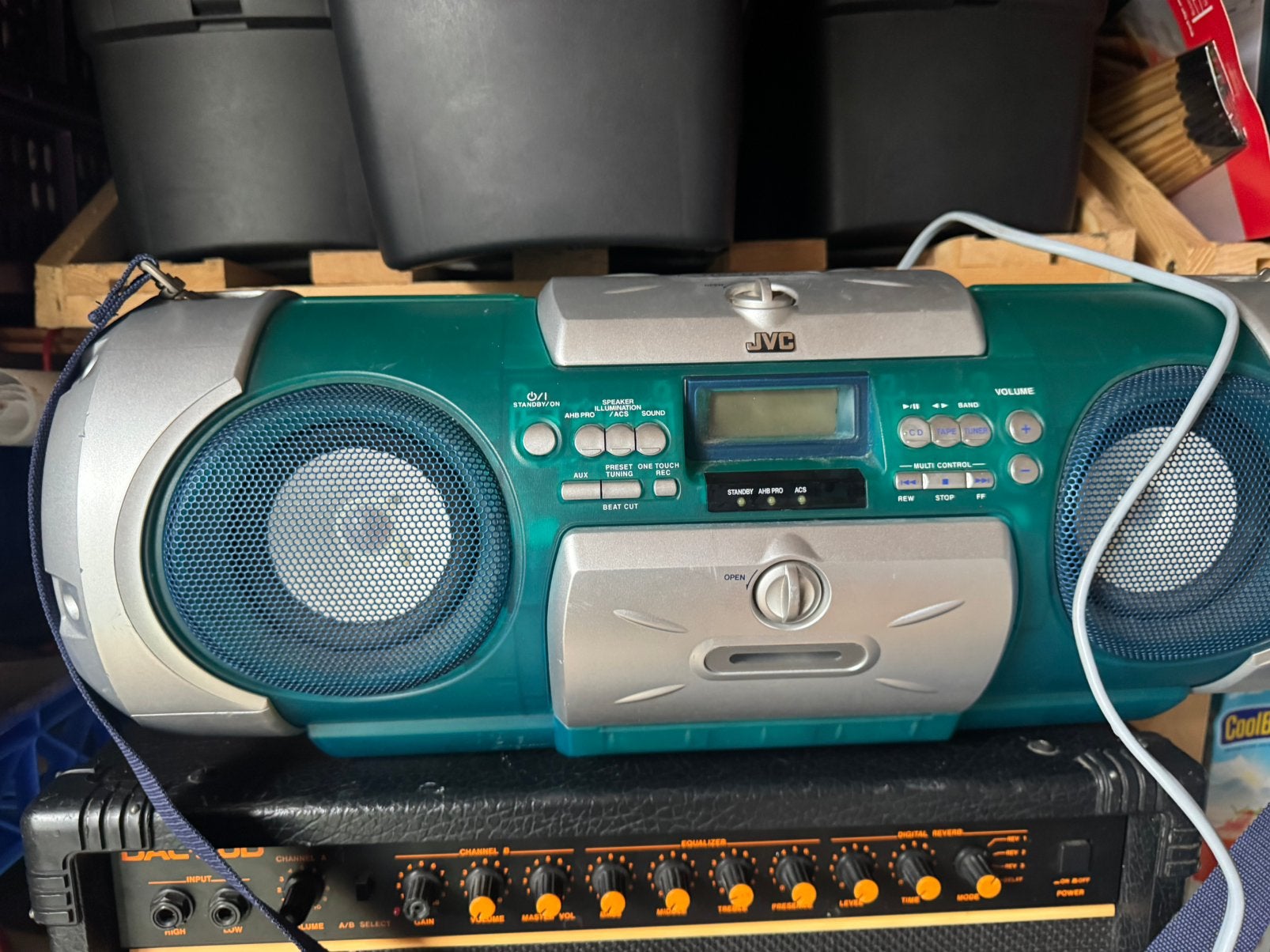 Vintage JVC RV-B550BU Boombox -Translucent Blauw/Groen (Y2K), Ophalen, Gebruikt, Radio, Met cd-speler