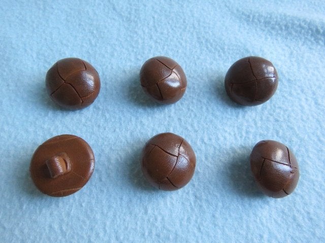 Setje vintage knopen van bruin leer 6 stuks, Ophalen of Verzenden, Zo goed als nieuw, Knoop of Knopen