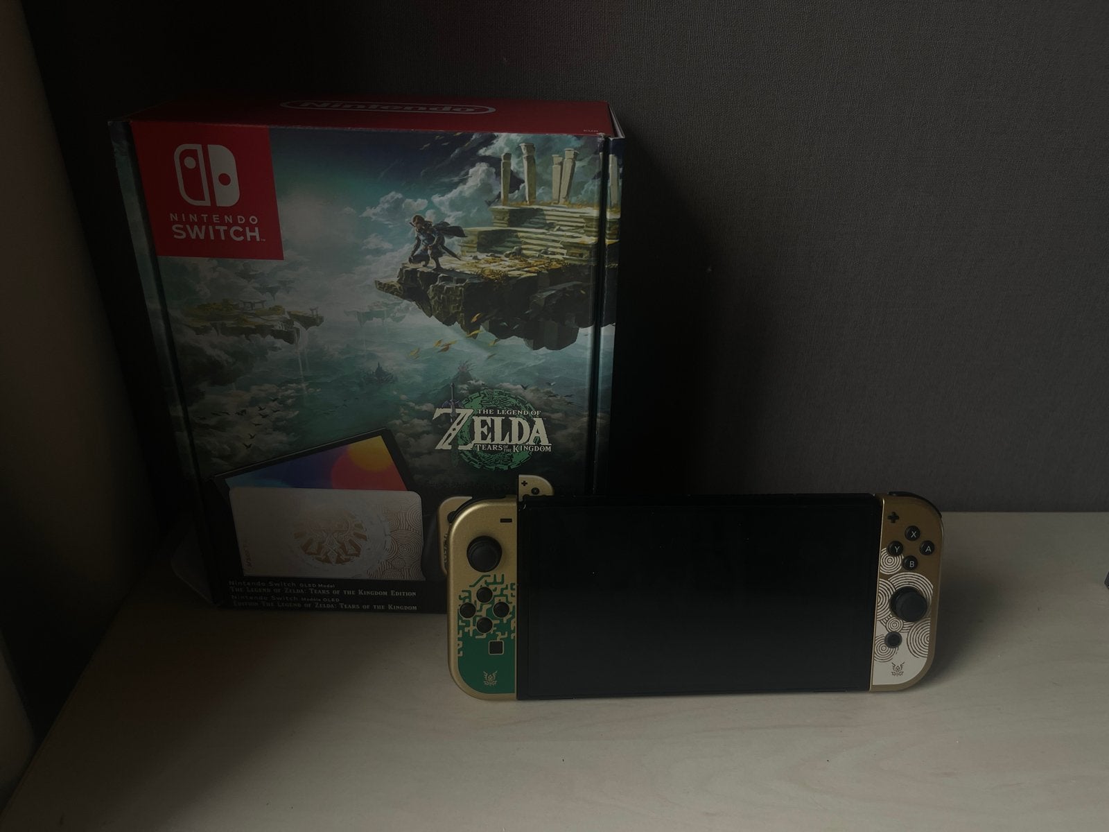 Nintendo Switch OLED Zelda Tears of the Kingdom Editie, Spelcomputers en Games, Spelcomputers | Nintendo Switch, Ophalen, Zo goed als nieuw