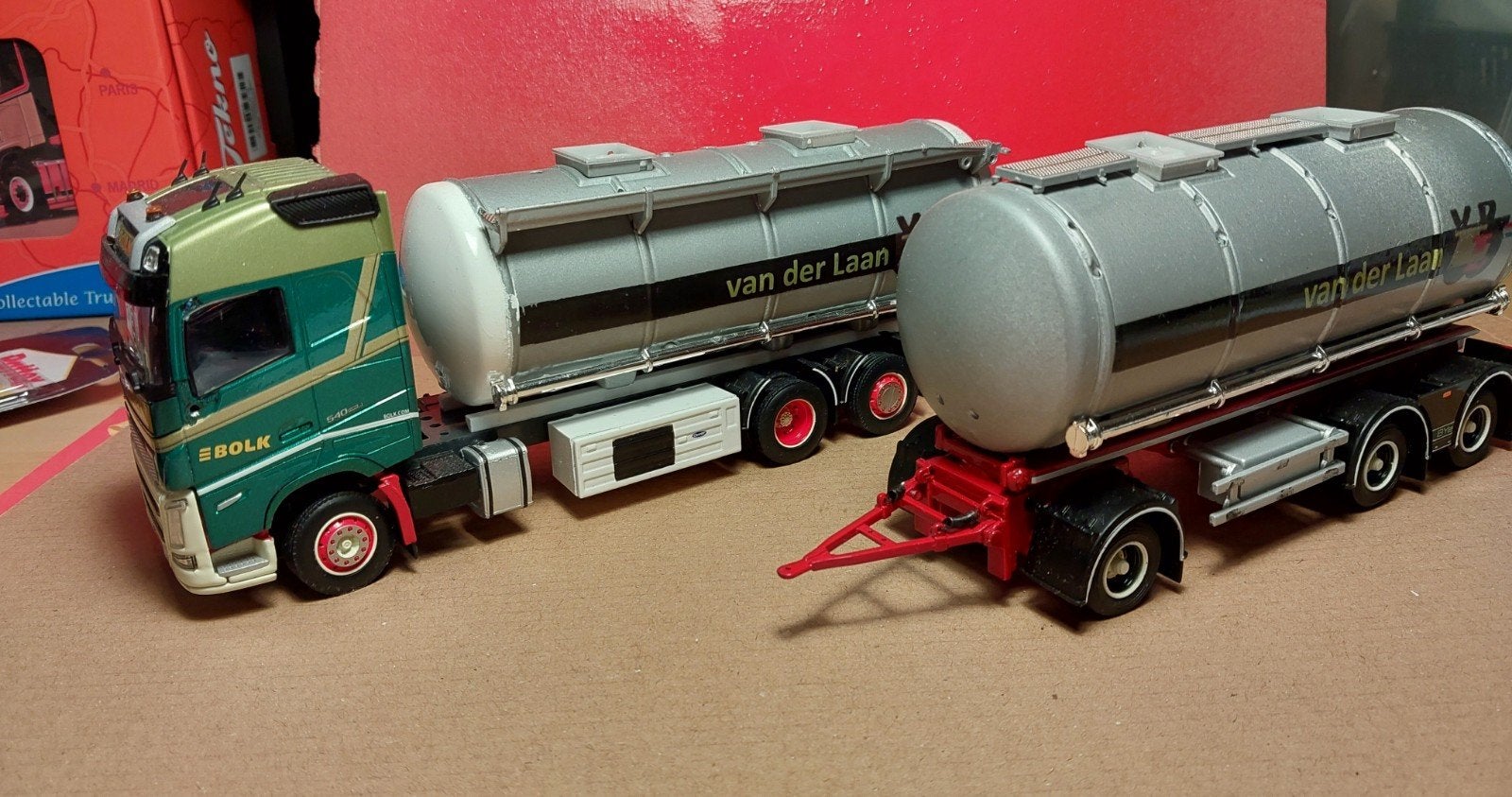 Model vrachtwagen met tankoplegger 'van der Laan', Hobby en Vrije tijd, Modelauto's | 1:50, Ophalen of Verzenden, Zo goed als nieuw
