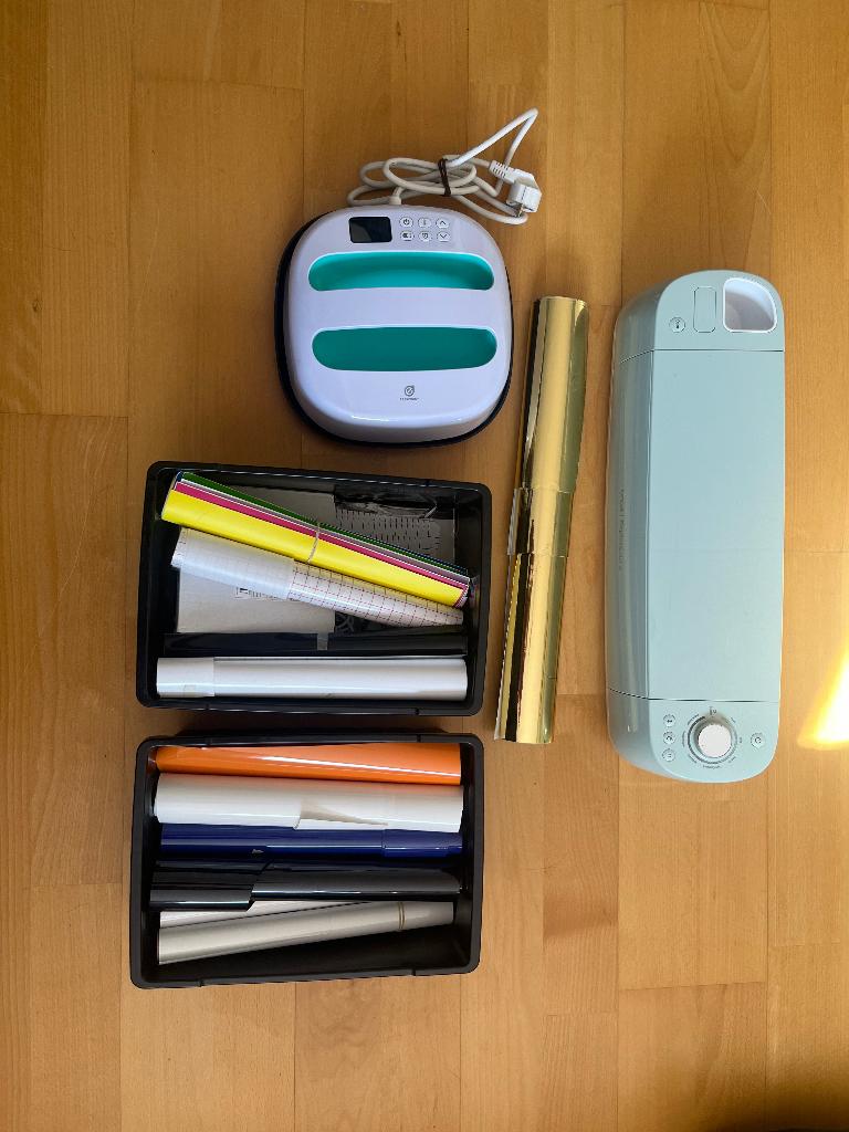 Cricut Explore Air 2 + Heatpress + Veel Vinyl – Complete Set, Ophalen, Zo goed als nieuw, Gereedschap of Toebehoren