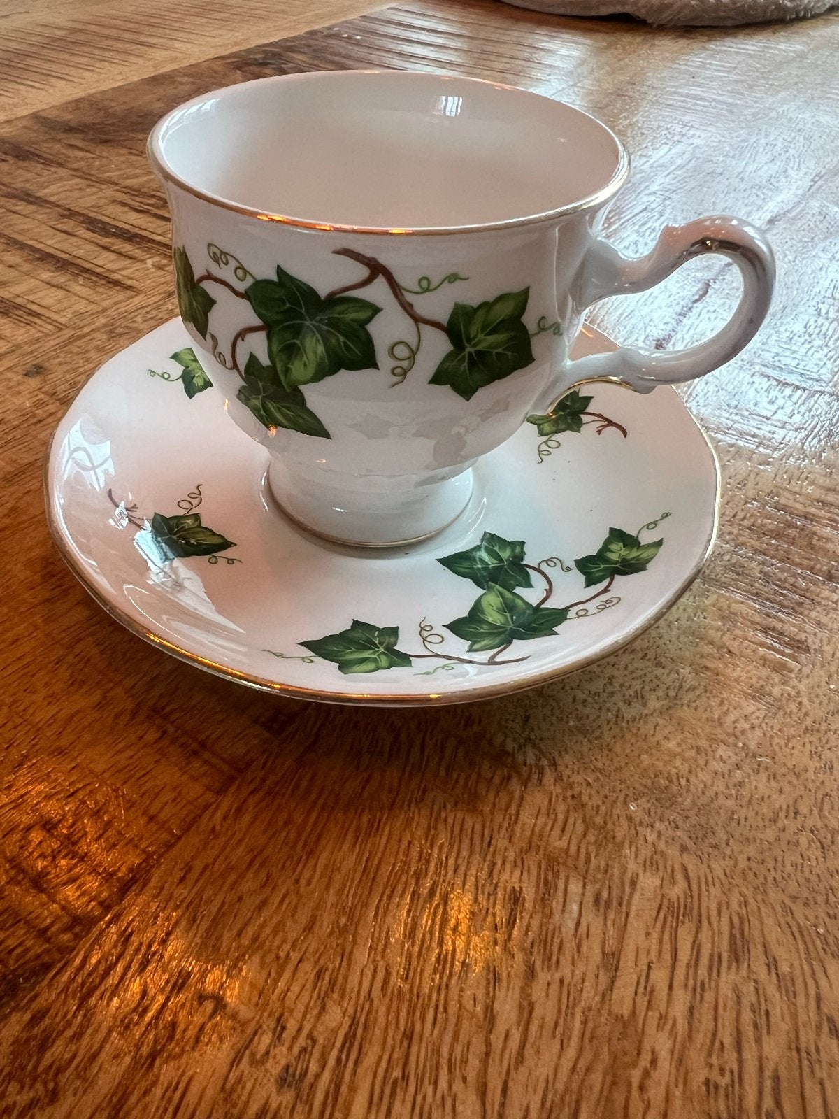 Colclough Bone China Kop en Schotel - Klimop Design, Ophalen of Verzenden