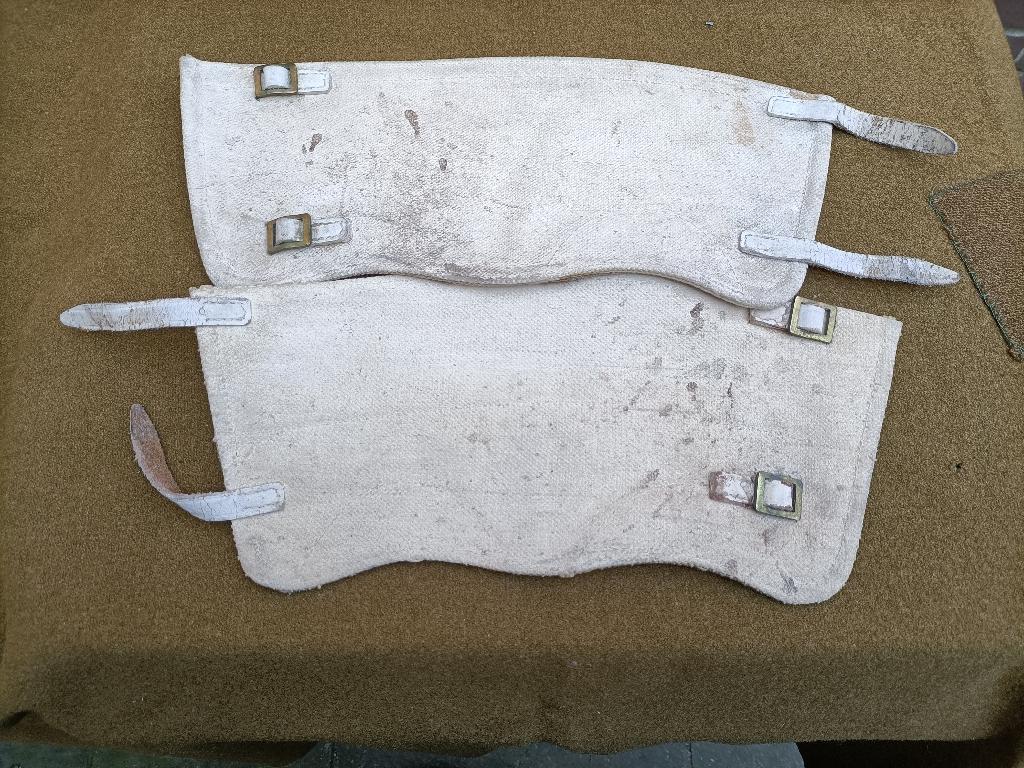 Set witte enklets KMar, Verzenden, Landmacht, Nederland, Embleem of Badge