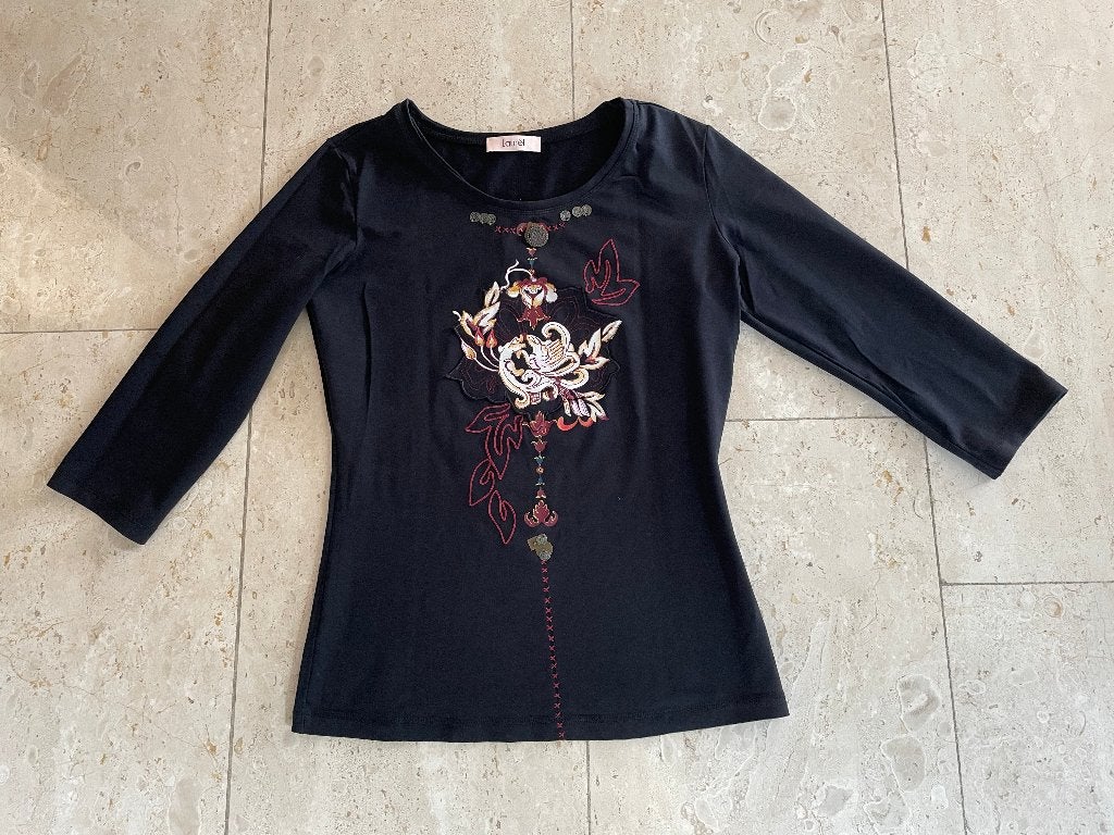 Laurèl: z.g.a.n. blauw shirt met applicatie. Maat S, Zo goed als nieuw, Lange mouw, Maat 36 (S), Laurèl