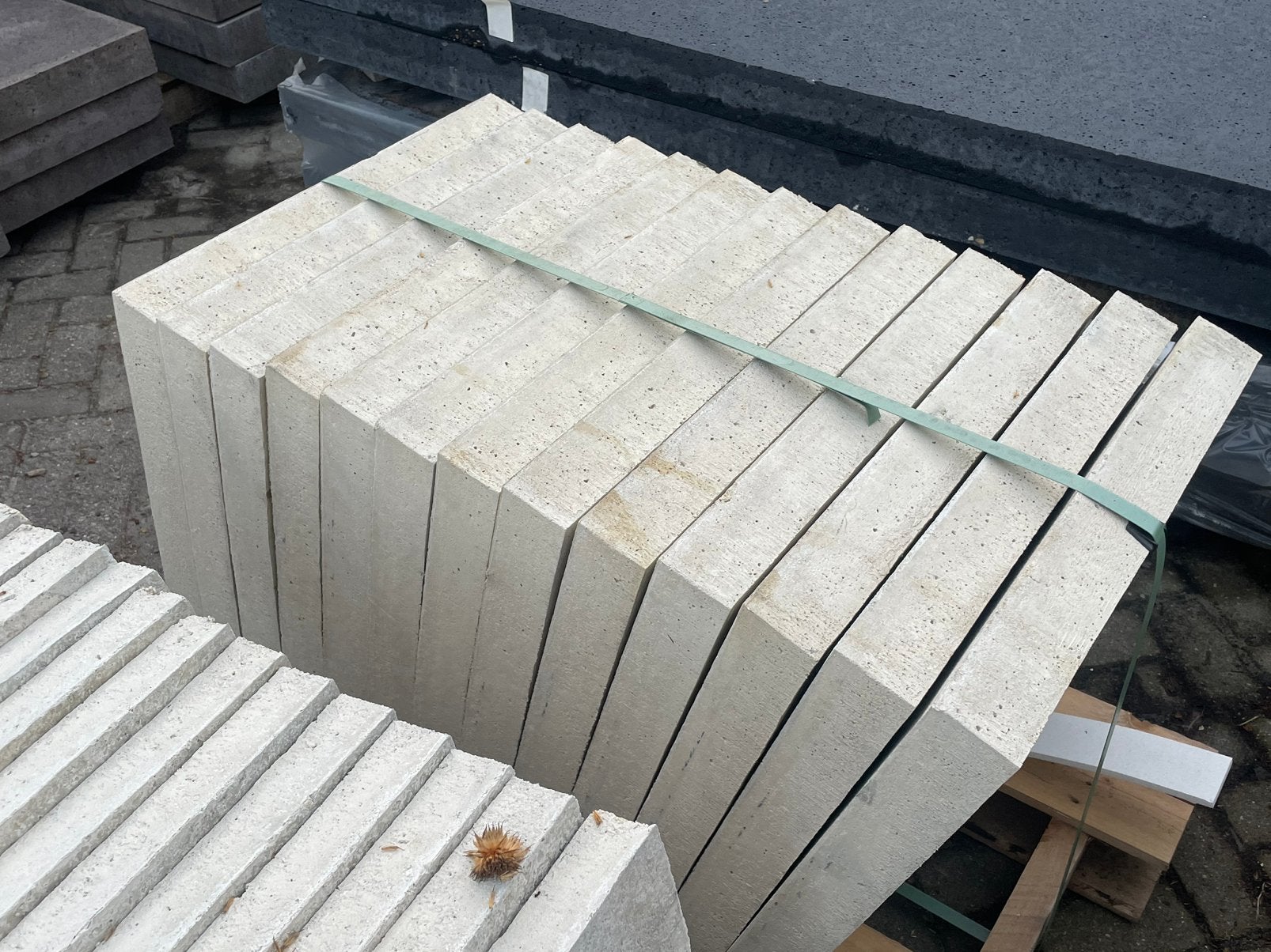 47 stuks Oud Hollandse tegels 60x60x7cm Creme RESTPARTIJ, Ophalen, Nieuw, Beton, Terrastegels