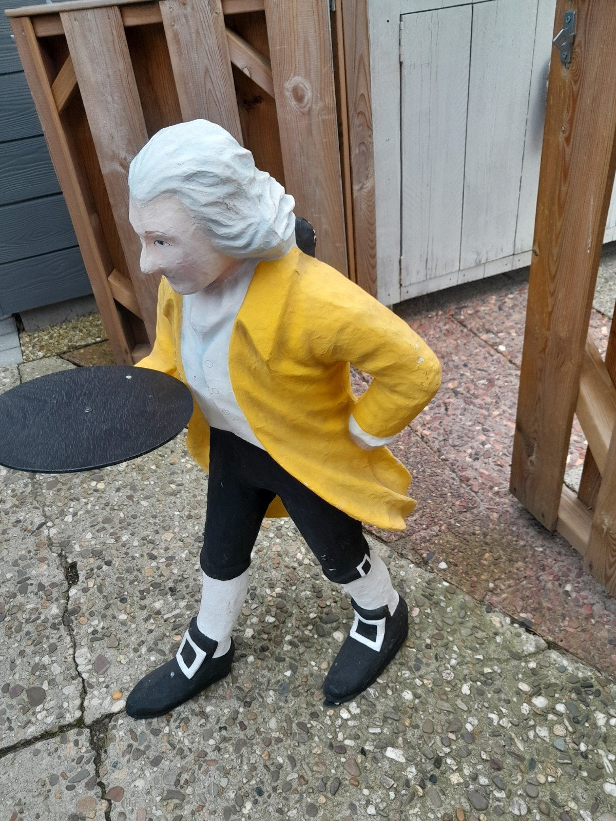 Beeld van papiermache, Ophalen