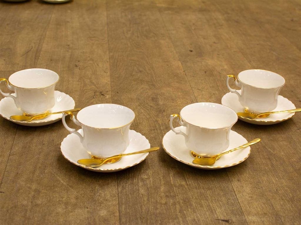 12 delig Royal albert kop en schotel 29329