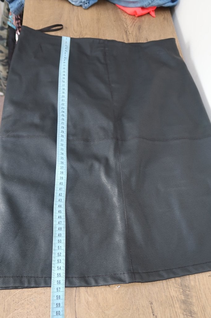 Only zwart lederlook rokje maat 42, Only, Zwart, Maat 42/44 (L), Ophalen of Verzenden