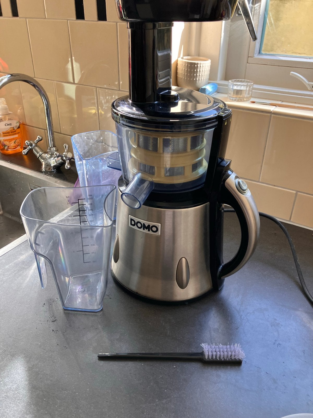 Domo Slow Juicer DO9061J - Voor gezonde sappen, 1 tot 2 liter, Ophalen of Verzenden, Gebruikt, 1 snelheid