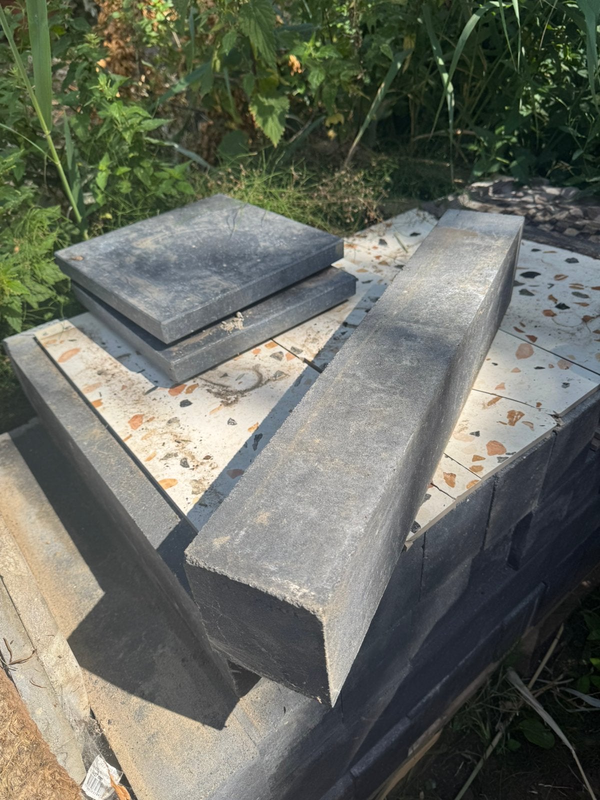 GRATIS - 30/35x betonnen opsluitband, Ophalen, Overige typen, Zo goed als nieuw, Minder dan 25 cm