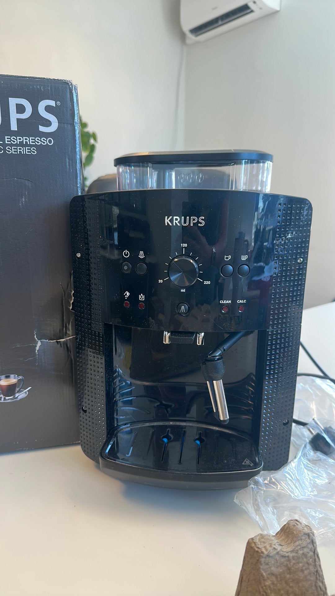 Krups koffie apparaat Essential EA810870, Koffiemachine, Zo goed als nieuw, 2 tot 4 kopjes, Afneembaar waterreservoir