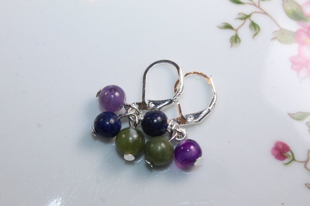 Moderne cluster oorbellen met amethist, lapis lazuli en jade, Hangers, Paars, Nieuw, Ophalen of Verzenden