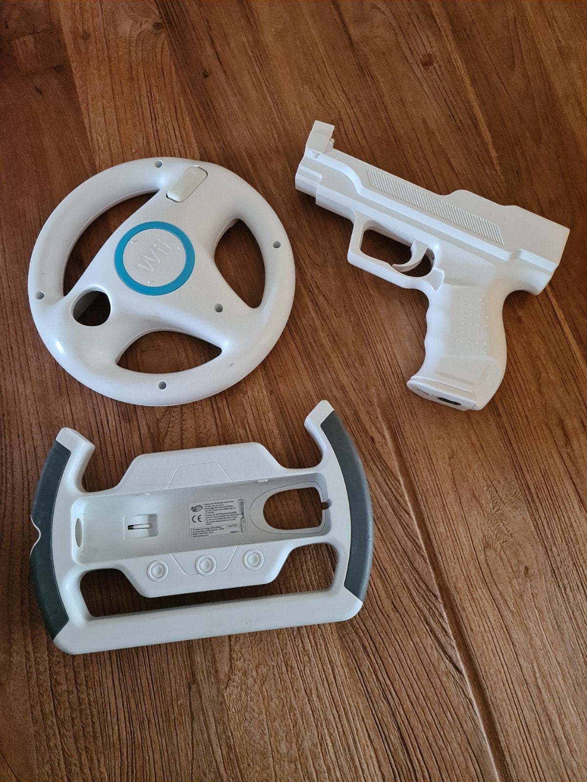 Wii accessoires: stuur en pistool, Spelcomputers en Games, Ophalen of Verzenden, Gebruikt, Zonder controller, Met stuurtje