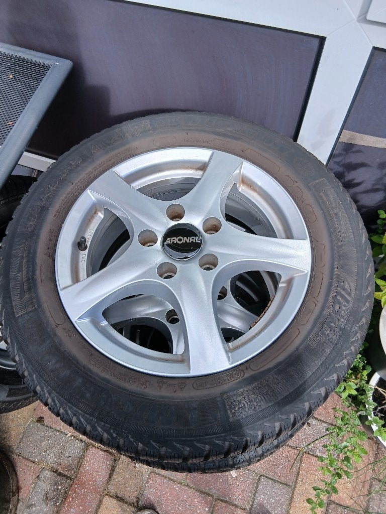 Tekoop winterbanden michelin 5x112 merk ronal, Auto diversen, Ophalen