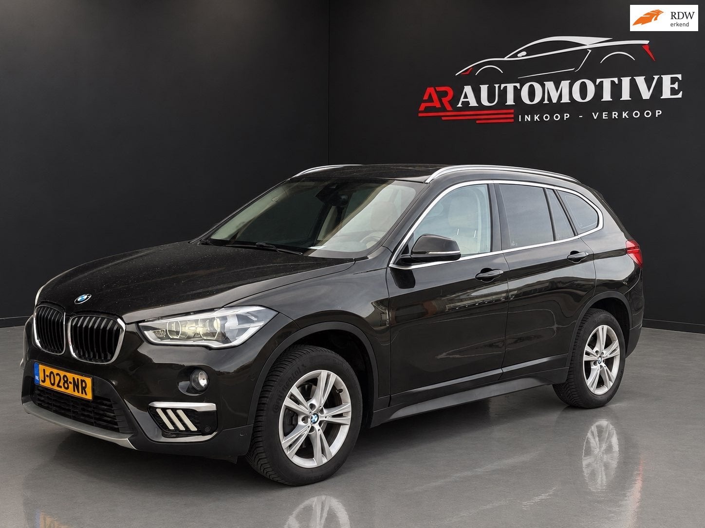 BMW X1 SDrive18i Centennial High Executive / Panoramadak / A, Auto's, 136 pk, Gebruikt, Euro 6, Bruin