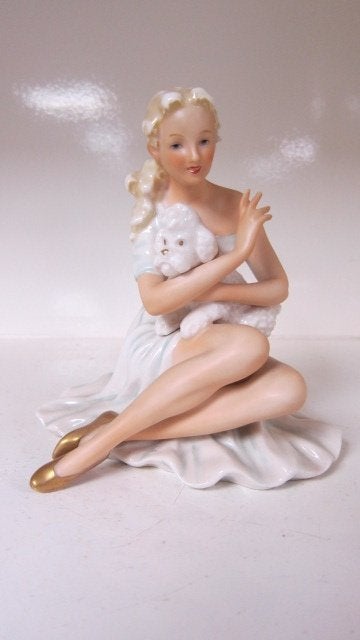 Schau - zittende juffrouw met hondje, Ophalen of Verzenden