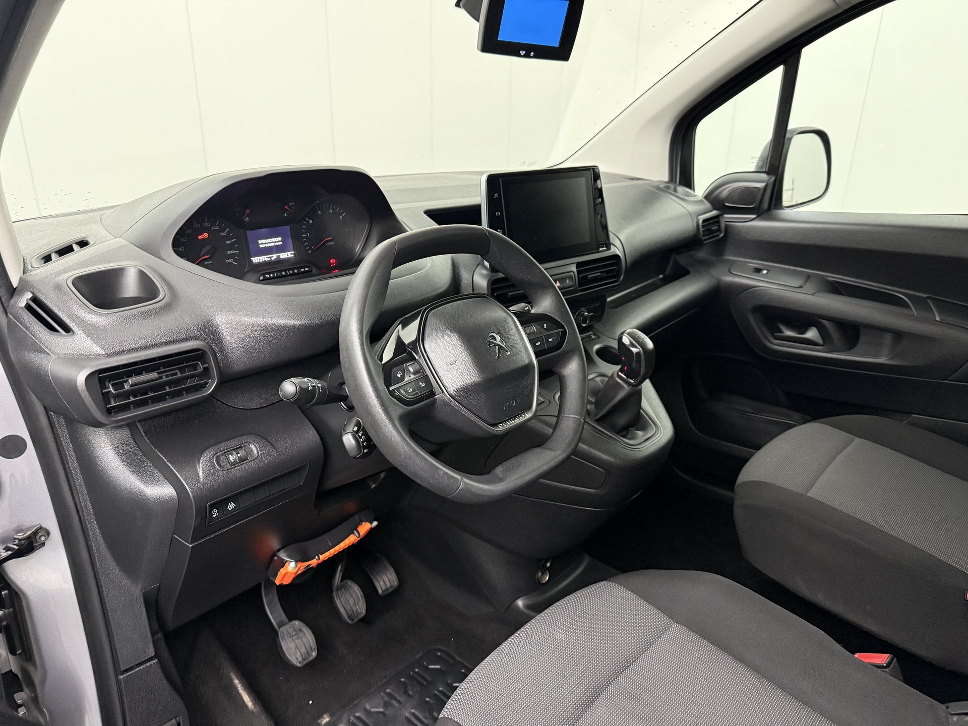 Peugeot Partner 1.6BlueHDI 100PK Asphalt | Navigatie | Airco, Auto's, Voorwielaandrijving, Stof, Gebruikt, 4 cilinders
