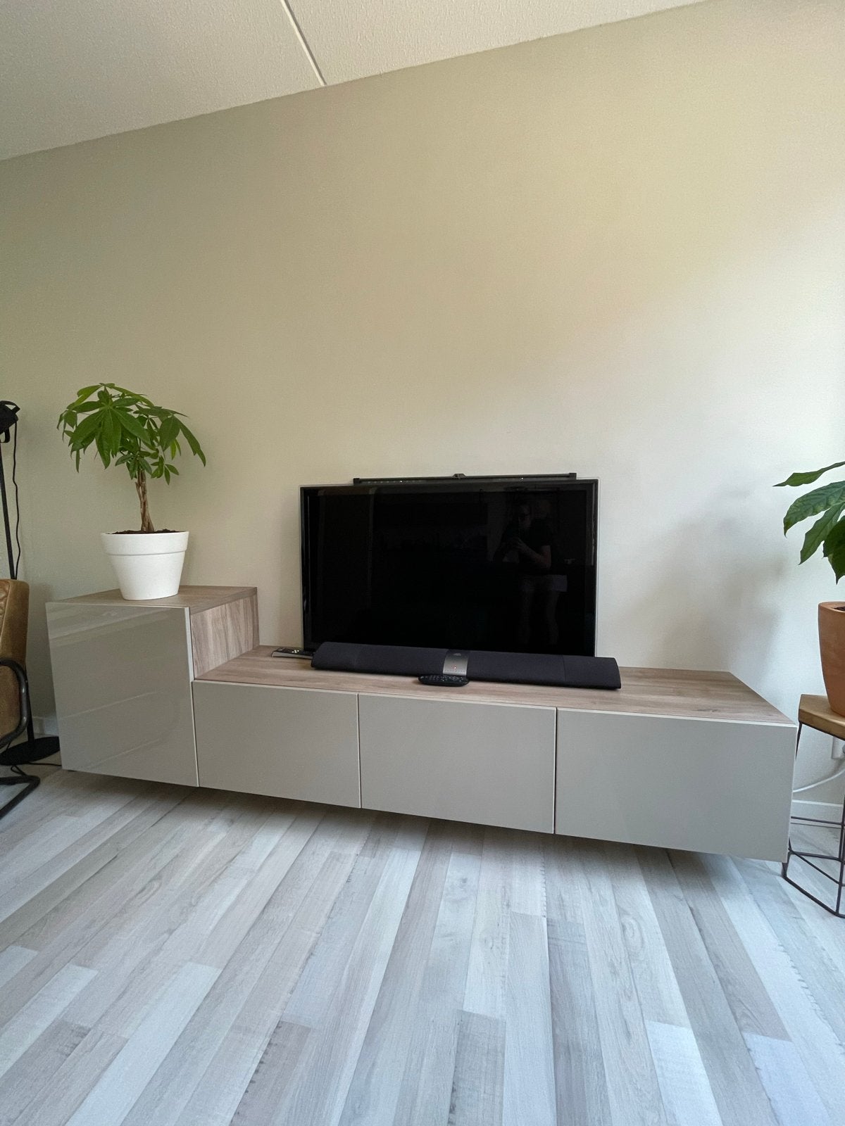 IKEA Besta TV-kast met houten blad en taupe glans deuren, Ophalen, Gebruikt, 150 tot 200 cm, Minder dan 100 cm