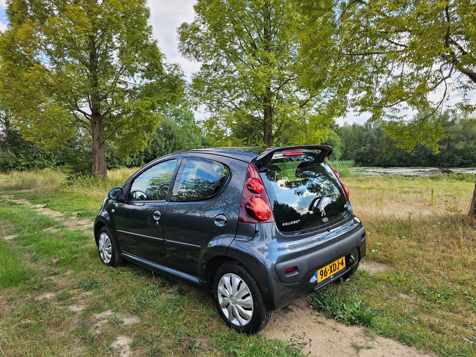 Peugeot 107 1.0 12V 5DR 2012 Grijs, Auto's, Voorwielaandrijving, 4 stoelen, Origineel Nederlands, Handgeschakeld