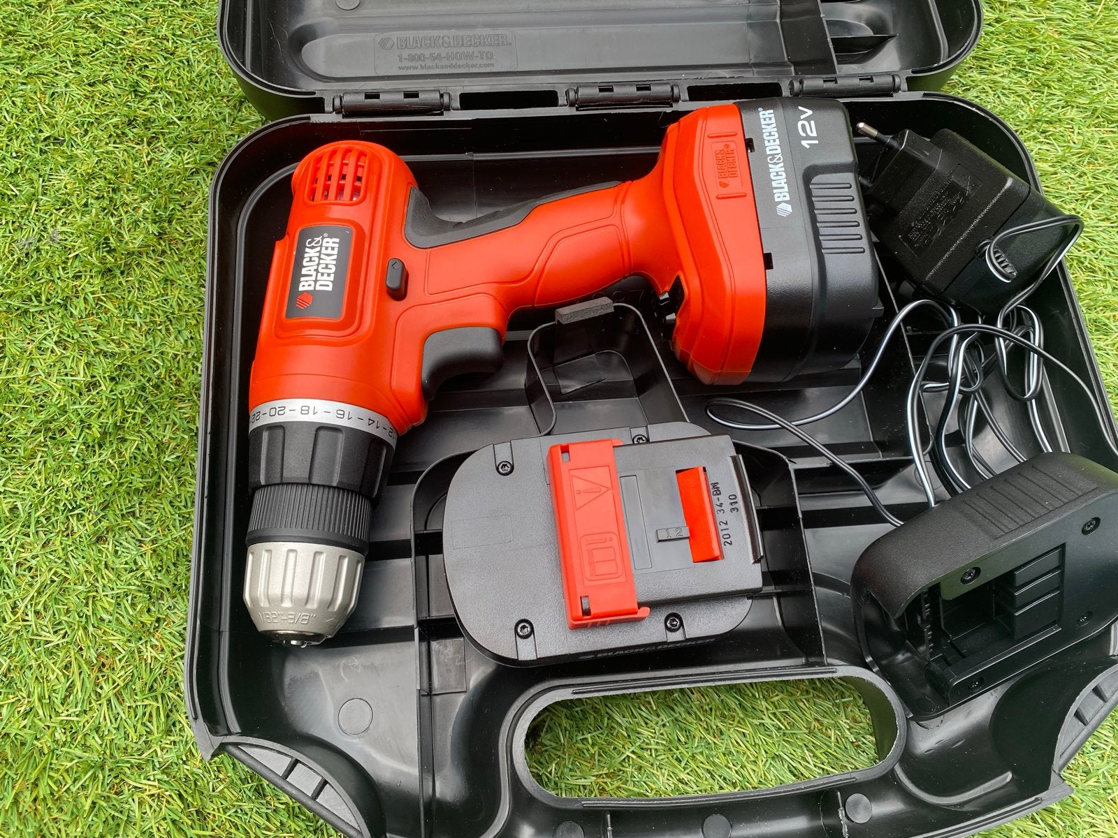 Black & Decker 12V Accuboormachine met Koffer en Oplader, Gebruikt, Variabele snelheid, Ophalen of Verzenden, Boor- en Schroefmachine