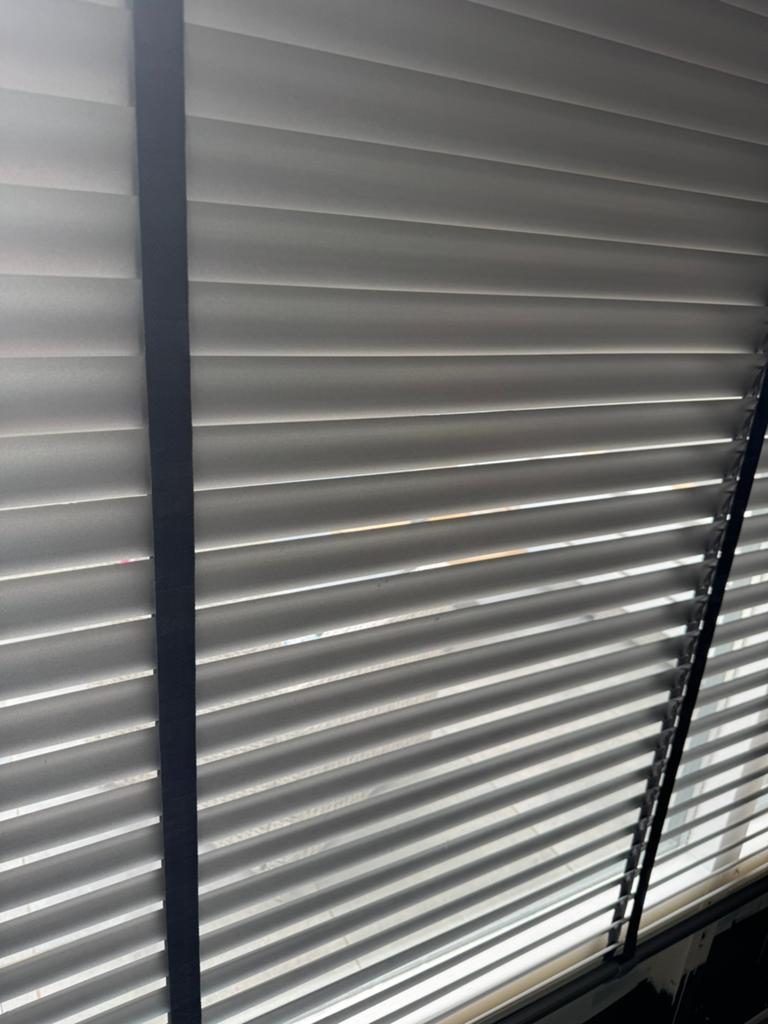 Luxaflex 50mm, Huis en Inrichting, Ophalen, Grijs, 150 tot 200 cm