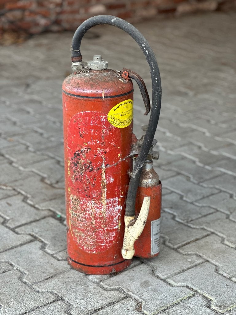 Vintage brandblusser, Ophalen
