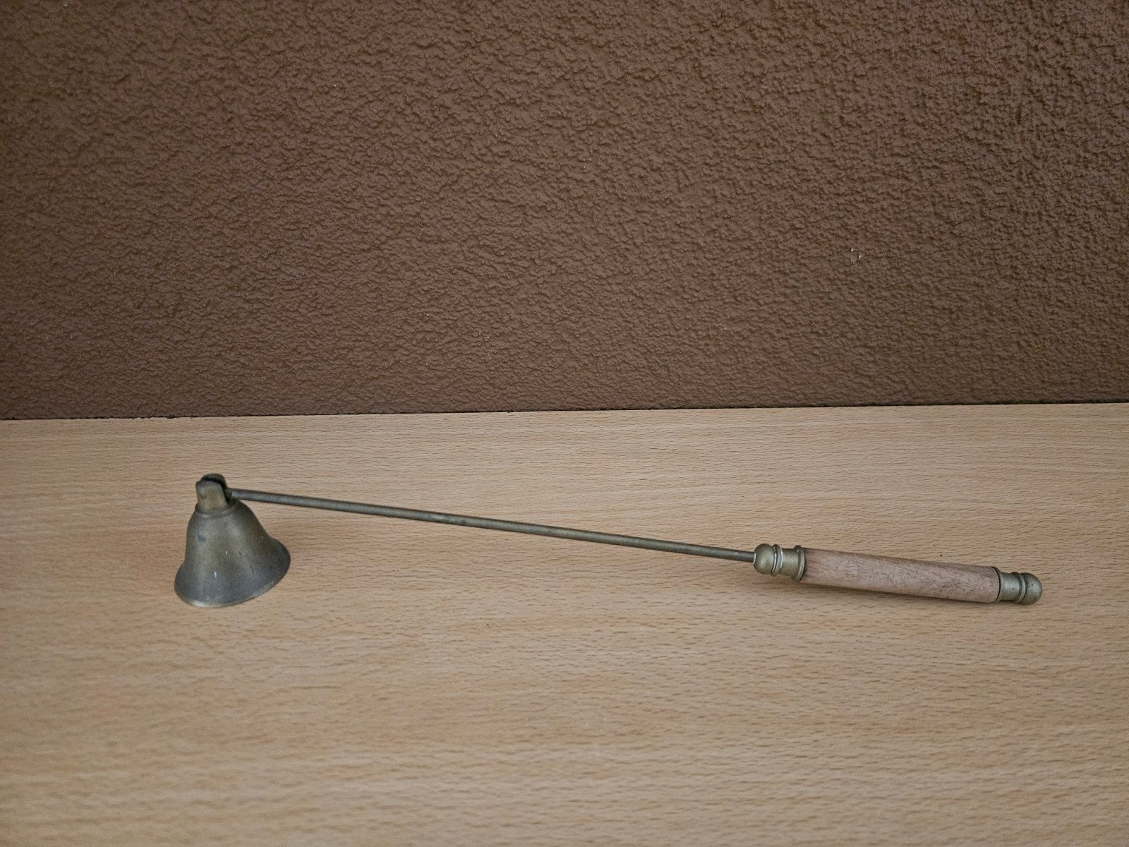 Vintage Kaarsendover - Messing met Houten Handvat

Mooie vin, Ophalen of Verzenden