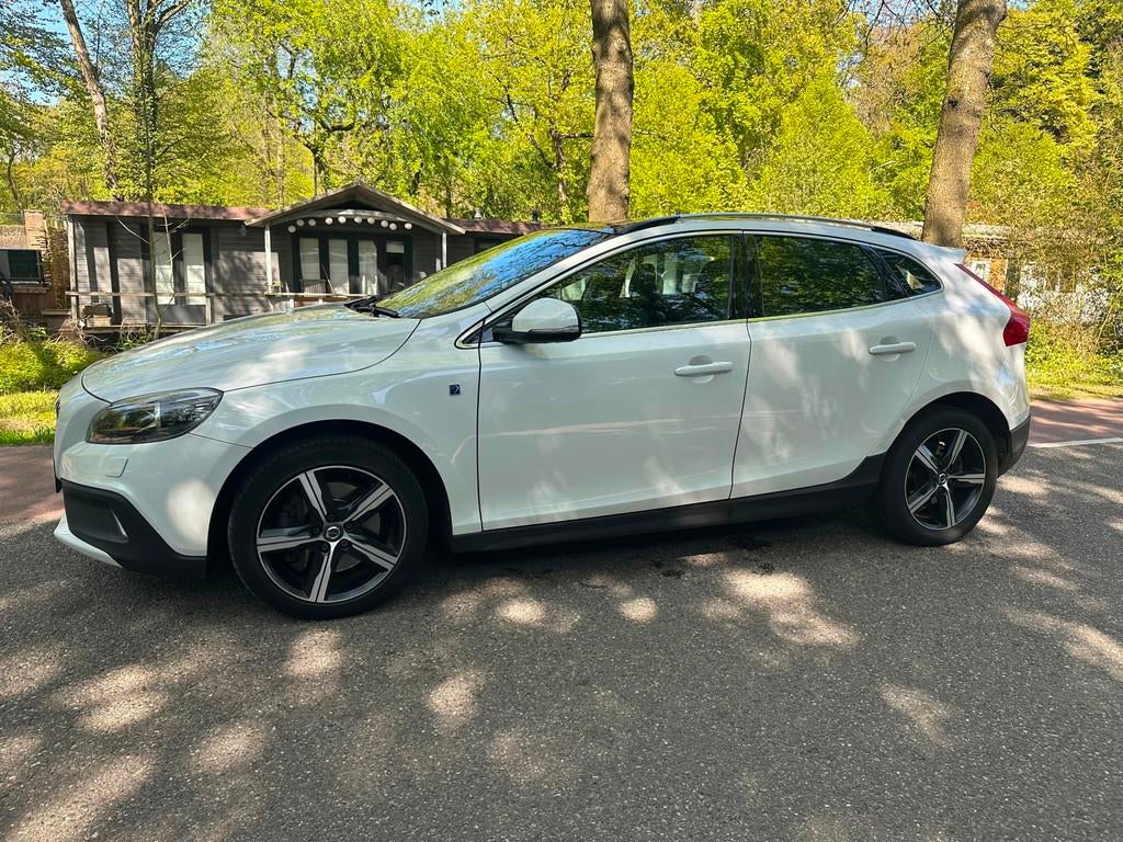 Volvo V40 Cross Country 2.0 D3 Ocean Race AUTOMAAT PANORAMAD, Auto's, Volvo, Euro 6, 4 cilinders, Wit, Origineel Nederlands
