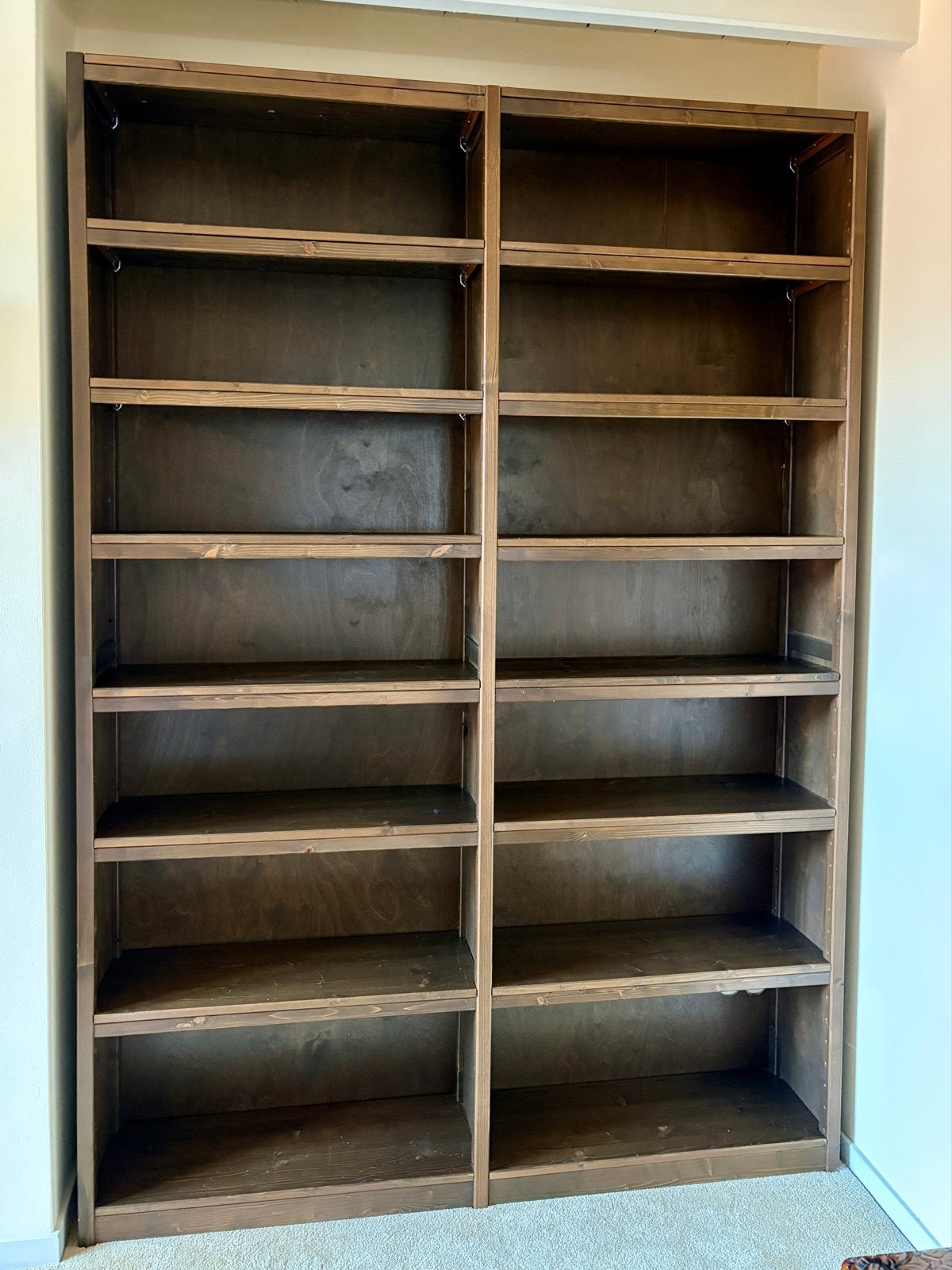 Wedeka Boekenkast - Donkerbruin gebeitst, Ophalen, Met plank(en), 200 cm of meer, 150 tot 200 cm