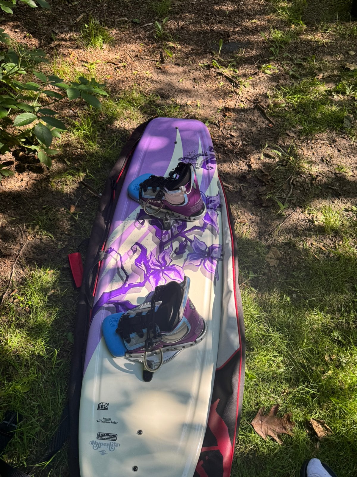 Hyperlite Divine 134 wakeboard met Hyperlite bindingen, Ophalen, Zo goed als nieuw