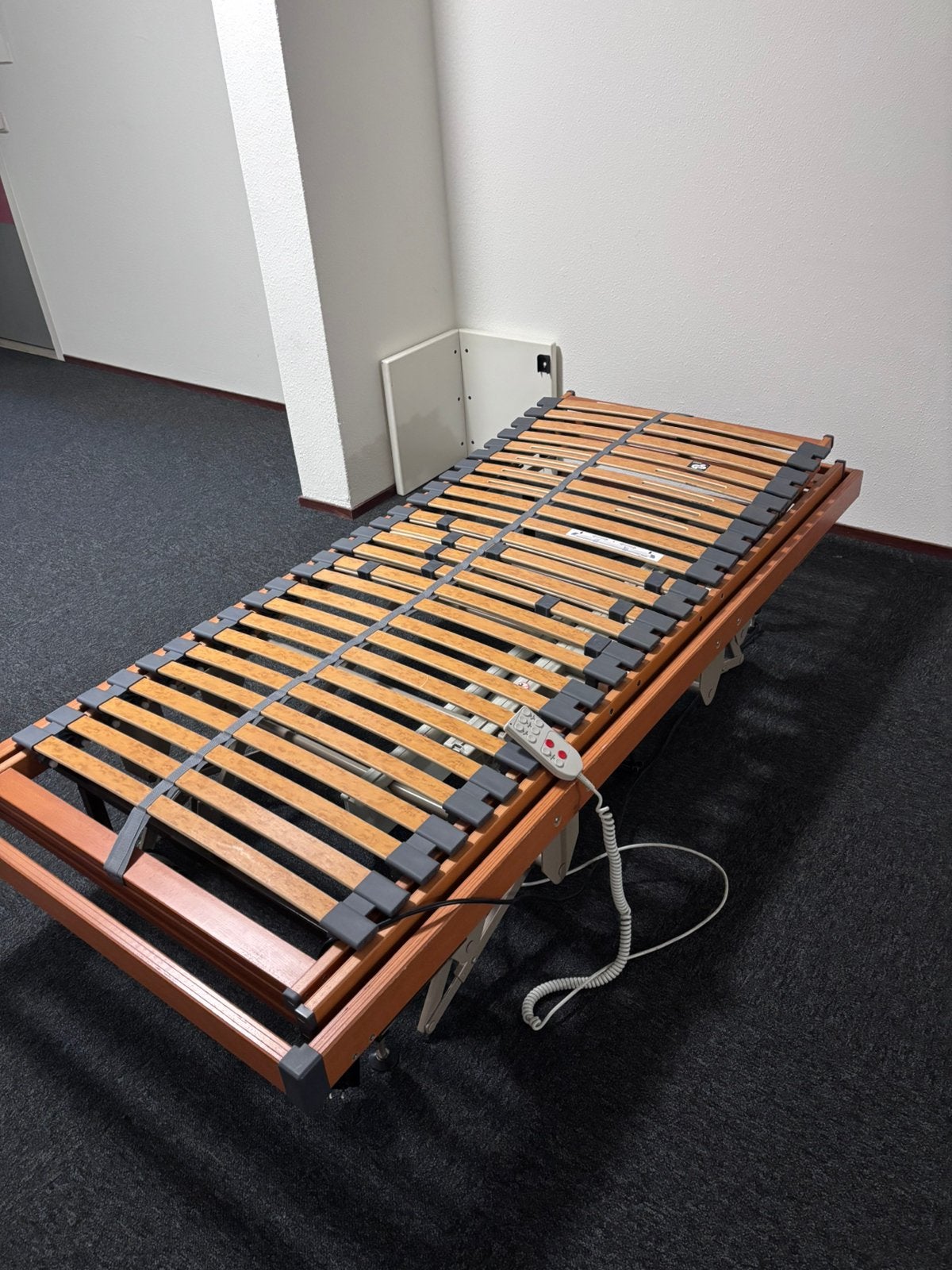 Hoog Laag bed / verzorgingsbed elektrisch, Ophalen, Zo goed als nieuw, Eenpersoons, 90 cm