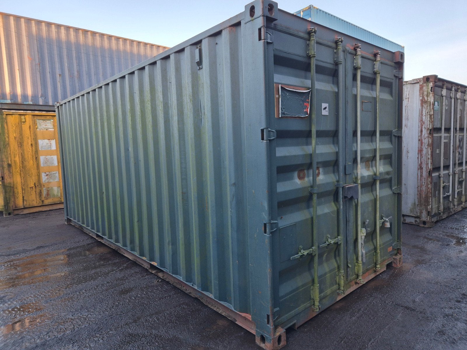 Robuuste 20ft Zeecontainer voorzien stellingen en keuken, Ophalen of Verzenden