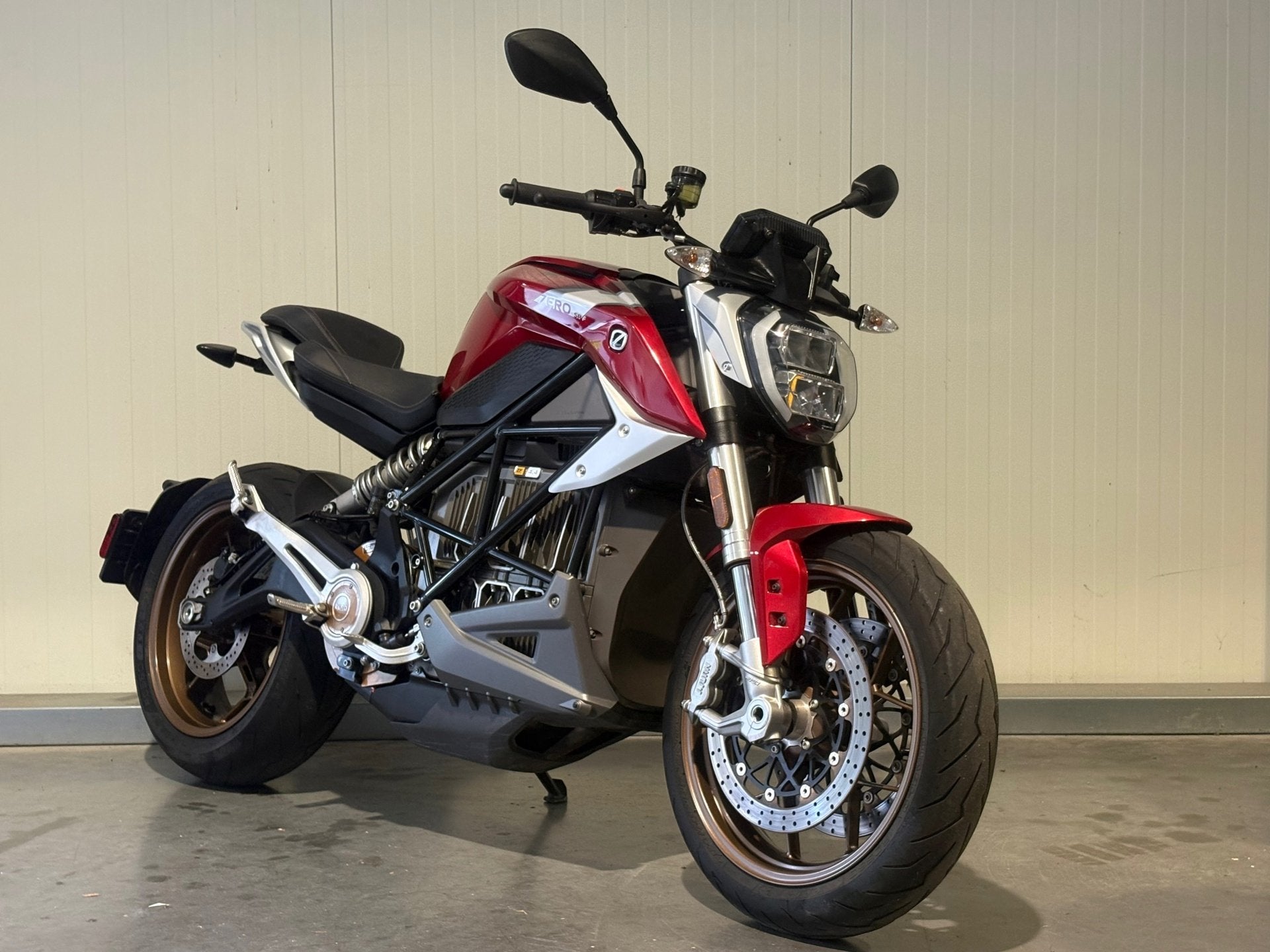 Zero Motorcycles SR/F ZF14.4 | 7.983 km | rijklaar incl. gar, Motoren, Motoren | Overige merken, Inquiries.nl@zeromotorcycles.com