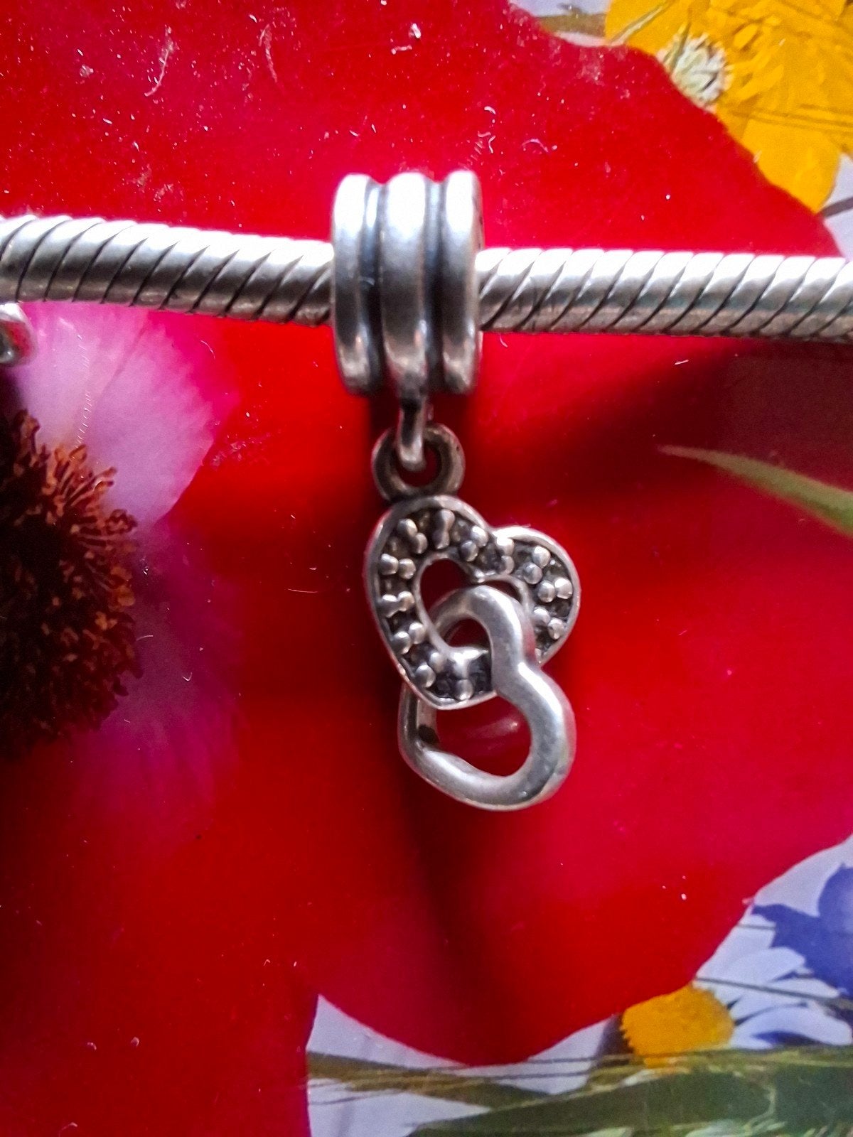 Pandora hangertje met hartjes, waarvan 1 met zirkonia's., Pandora, Ophalen of Verzenden, Zo goed als nieuw, 1 bedel