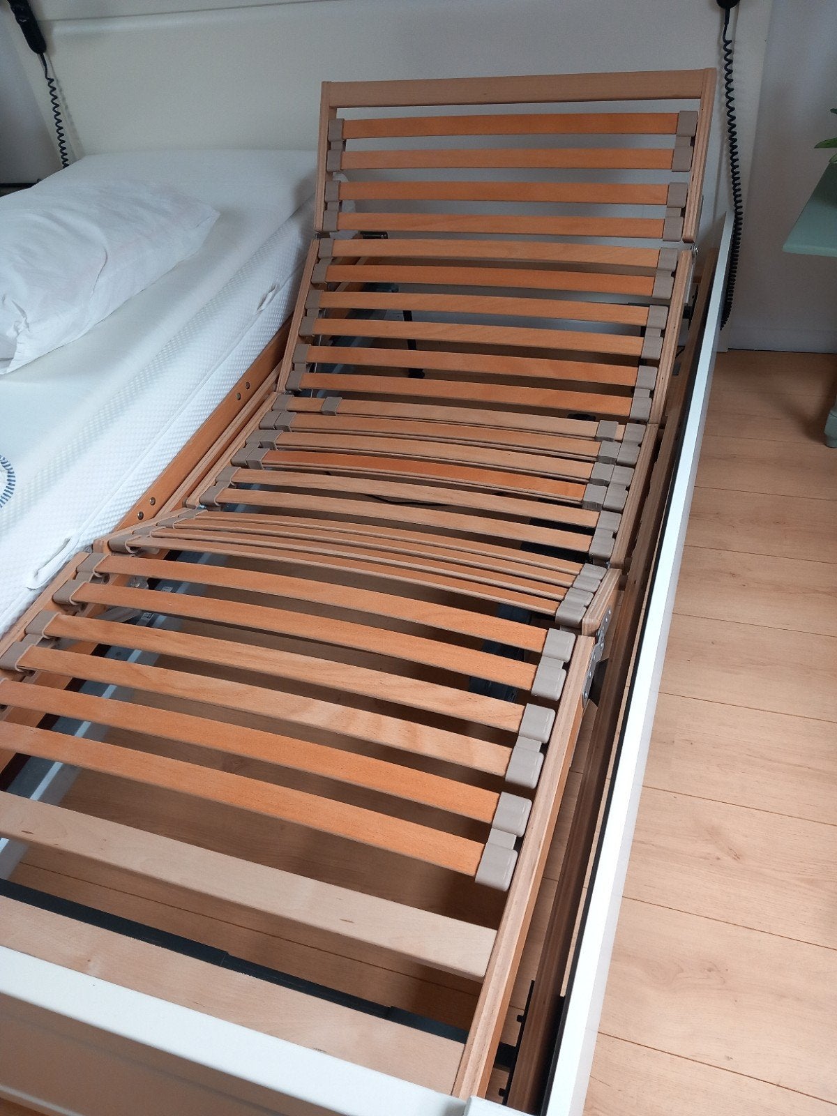Twee electr. los staand op eigen onderstel.90x200, Huis en Inrichting, Slaapkamer | Matrassen en Bedbodems, Ophalen, Eenpersoons