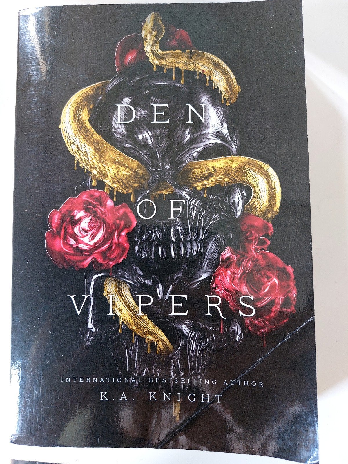 Den of Vipers K.A. Knight (Engels), Boeken, Ophalen of Verzenden, Zo goed als nieuw, K.A. Knight