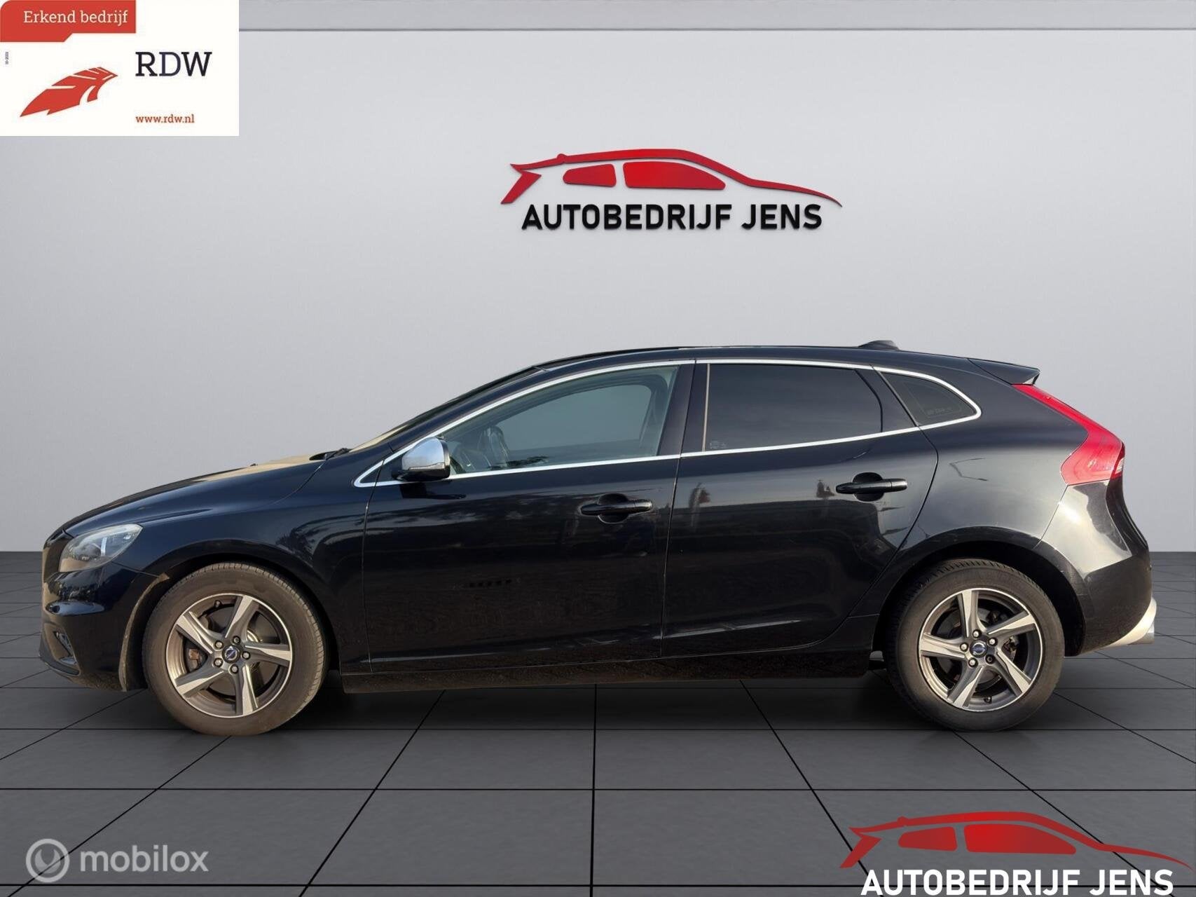 Volvo V40 2.0 D4 R-Design, Voorwielaandrijving, Euro 5, Gebruikt, Zwart