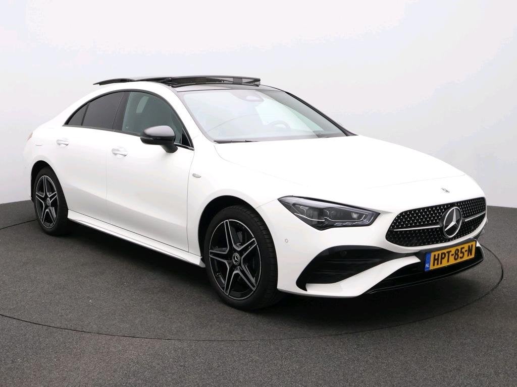 Mercedes-Benz CLA-Klasse 250 e AMG Nightpakket | Panoramadak, 4 cilinders, Wit, Bedrijf, Hybride Elektrisch/Benzine