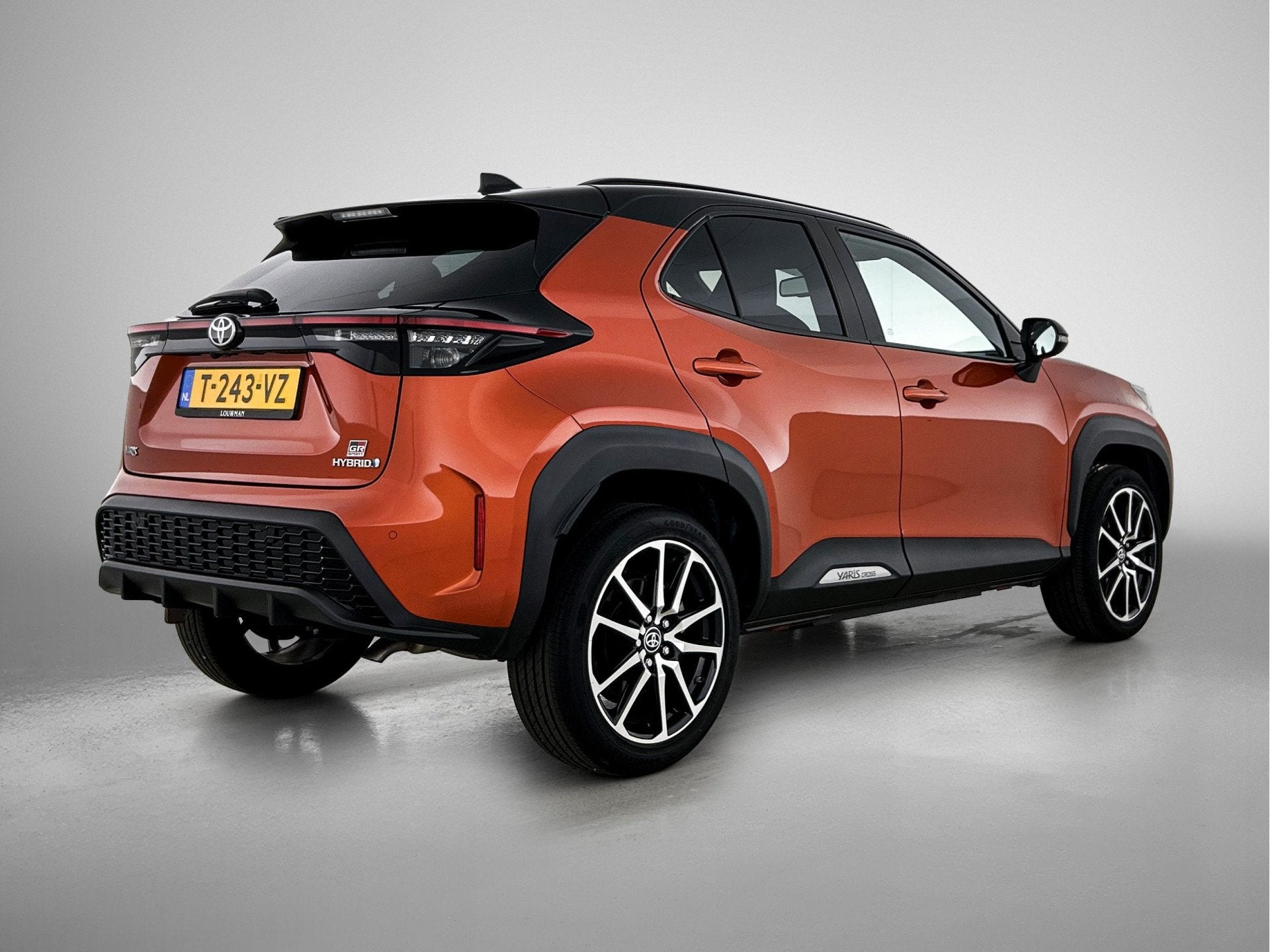 Toyota Yaris Cross 1.5 Hybrid GR Sport | JBL | Head-up displ, Auto's, Gebruikt, Grijs, Hybride Elektrisch/Benzine, 3 cilinders