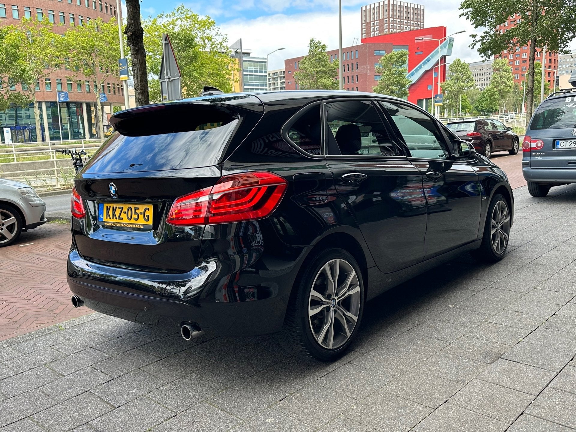 BMW 2-serie Active Tourer 220i High Executive Aut Navi Clima, Auto's, 1998 cc, Gebruikt, Euro 6, Automatische klimaatregeling