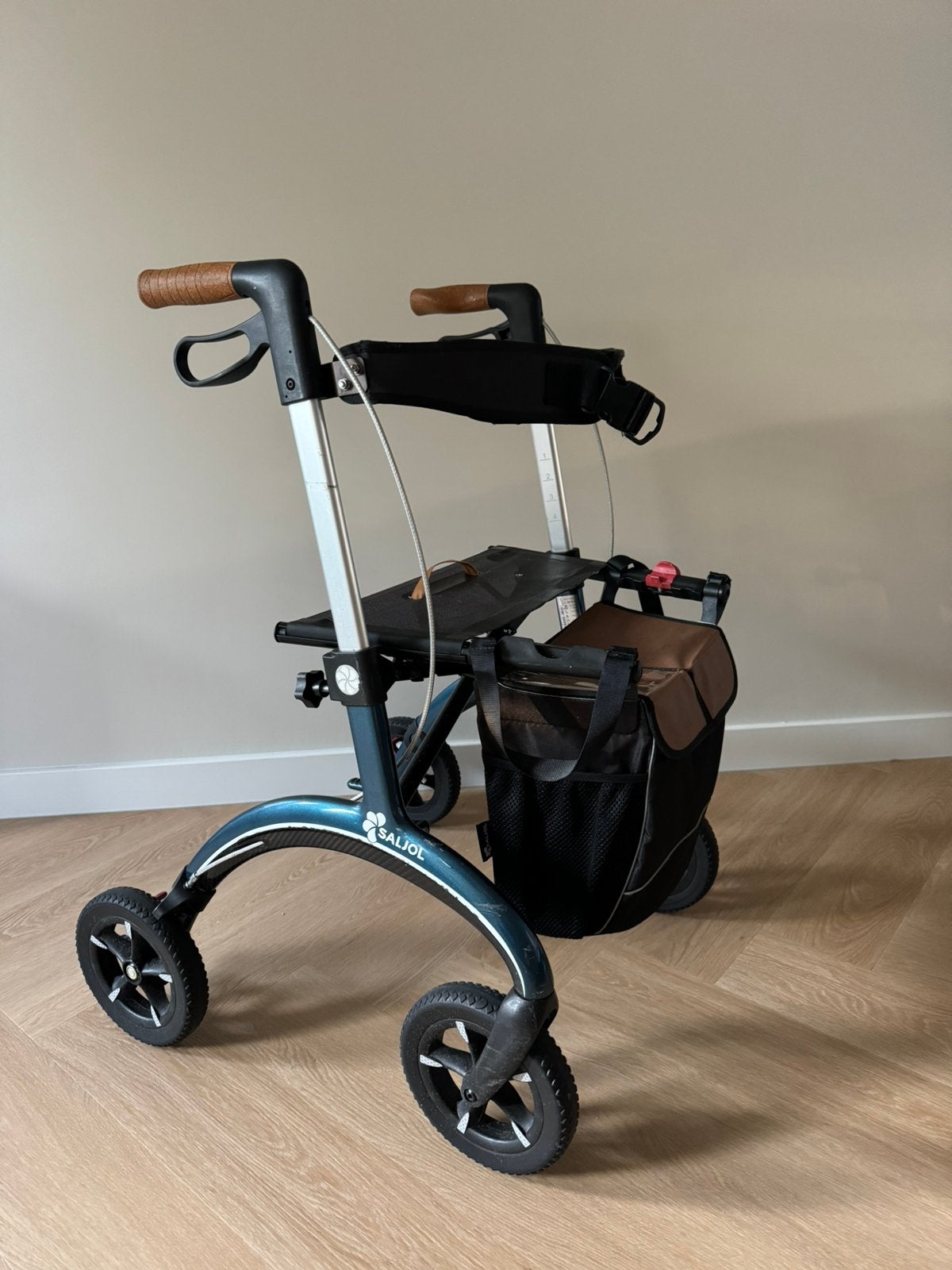 Rollator Saljol carbon lichtgewicht 6,1 kg S opvouwbaar, Ophalen, Lichtgewicht, Gebruikt