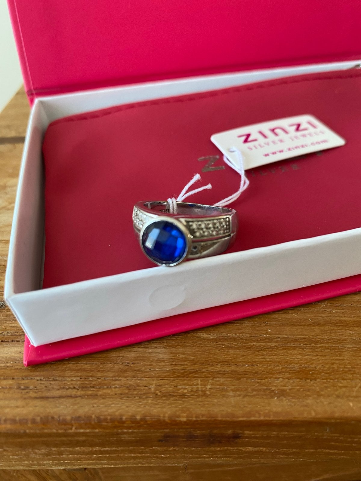 Zinzi zilveren ring met blauwe steen en zirkonia, Ophalen of Verzenden, Zo goed als nieuw, 17 tot 18, Met edelsteen