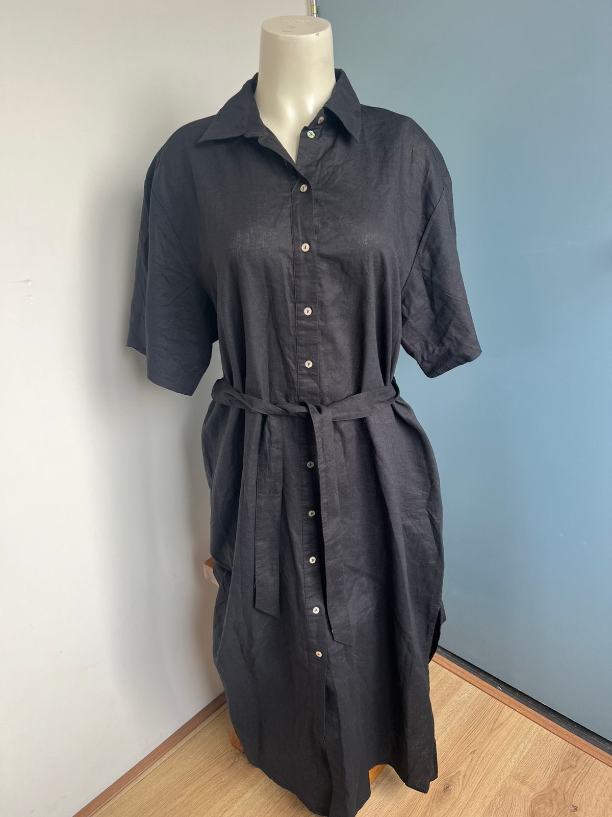 H&m linnen blend zwarte doorknoop jurk blousejurk m, Maat 38/40 (M), Zwart, Ophalen of Verzenden, Zo goed als nieuw