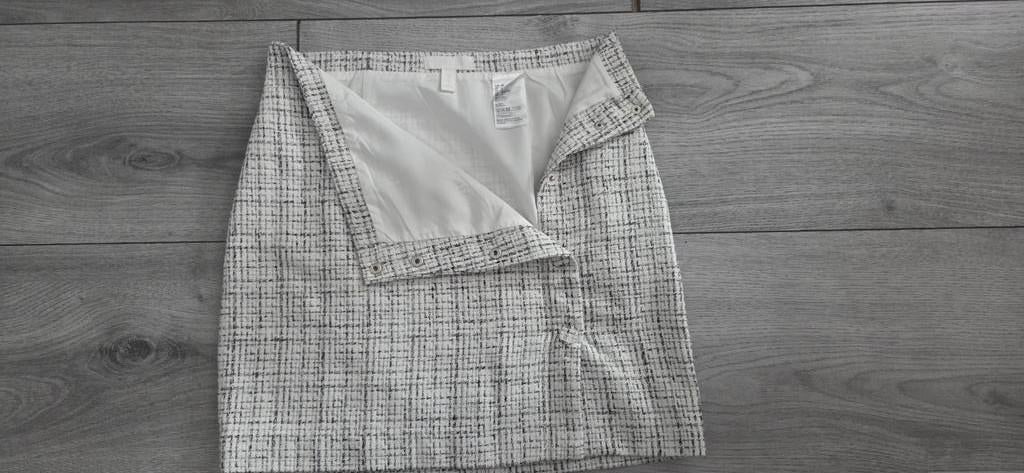 Korte rok met drukknopen en split, maat 38, Kleding | Dames, Rokken, Zo goed als nieuw, Maat 38/40 (M), Wit, Boven de knie, Ophalen of Verzenden