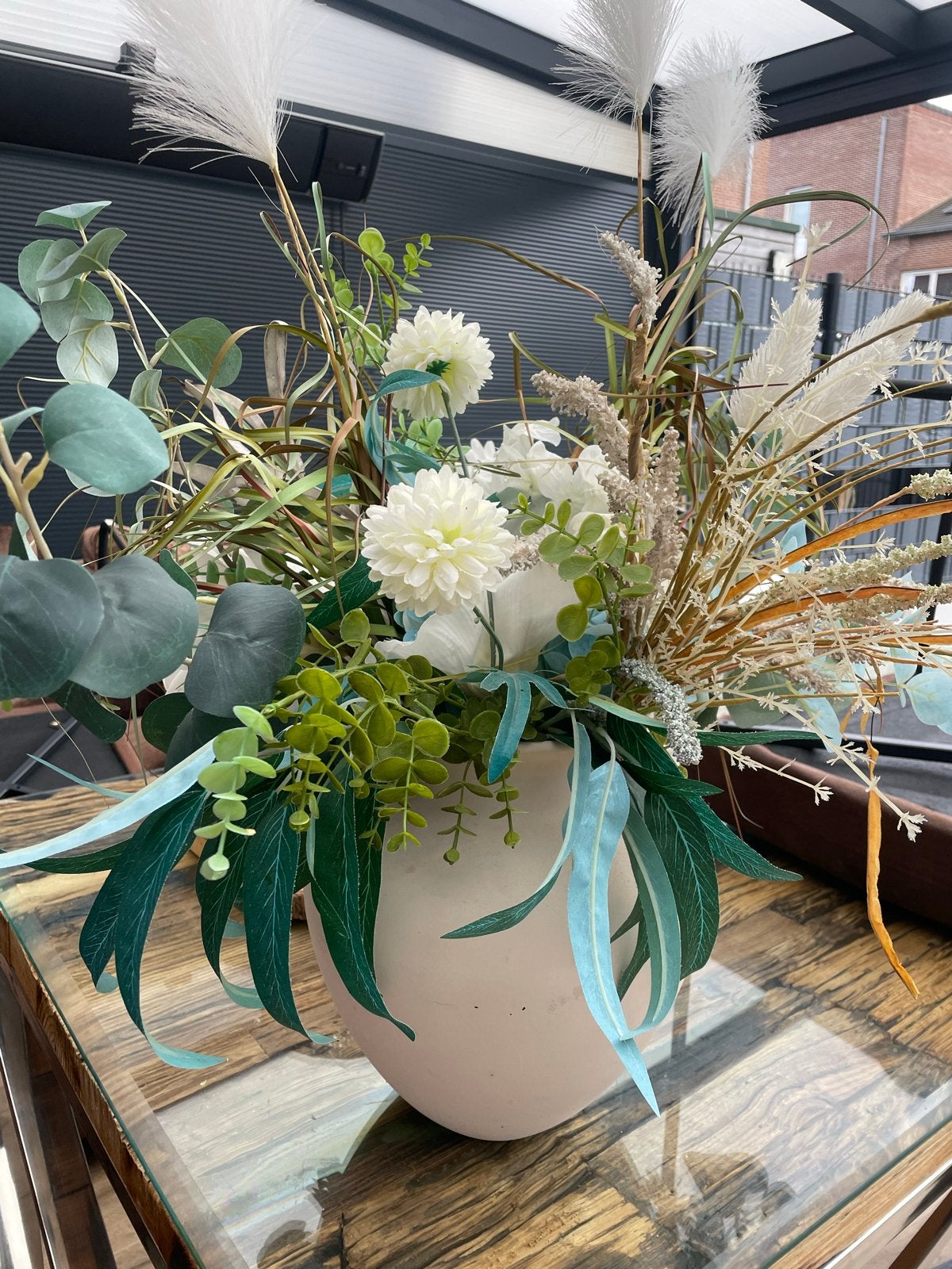 Grote vaas met kunstbloemen en droogbloemen, Huis en Inrichting, Woonaccessoires | Vazen, Meerkleurig, Inclusief decoratie, Ophalen of Verzenden
