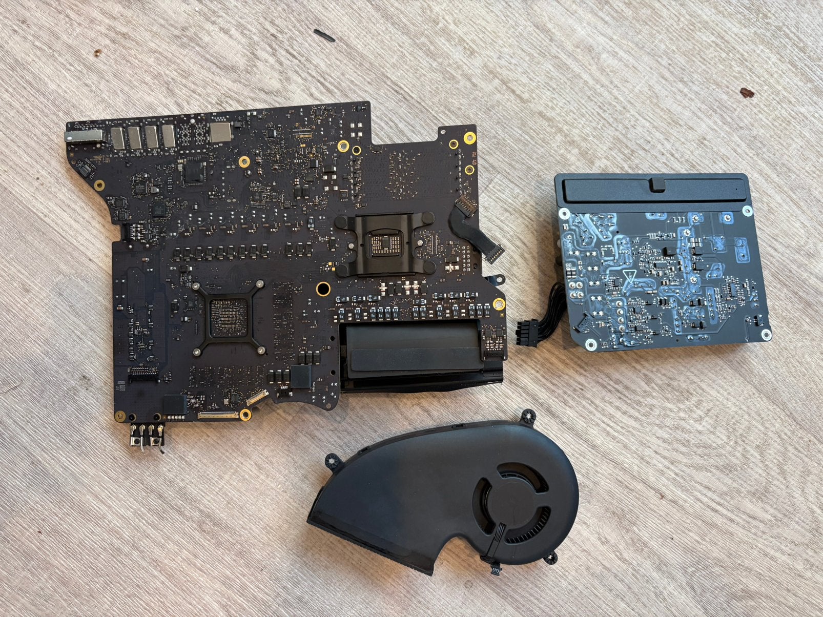 Apple Imac 2017 onderdelen: SSD moederbord voeding fan, Ophalen of Verzenden, Zo goed als nieuw, DDR4