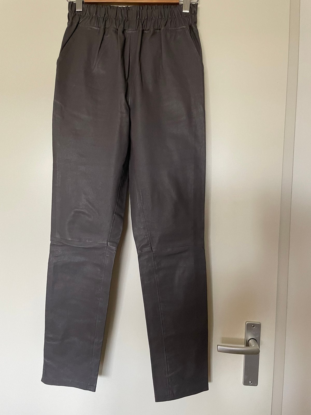 stretch leren broek chino grijs Est Seven nwpr 389, Kleding | Dames, Verzenden, Zo goed als nieuw, Maat 36 (S), Grijs