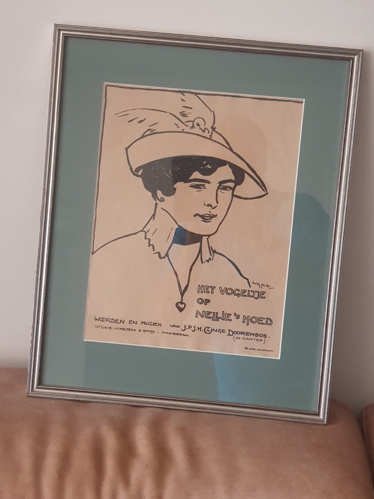 Willy Sluiter ingelijst Art Deco vogeltje  Nellie's hoed zw, Ophalen