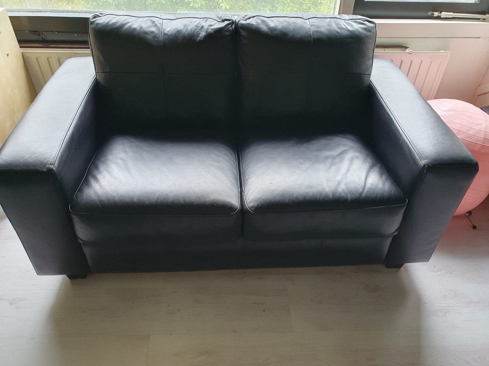 Comfortabele Zwarte Leren Tweezitsbank, Ophalen, Gebruikt, 150 tot 200 cm, Tweepersoons