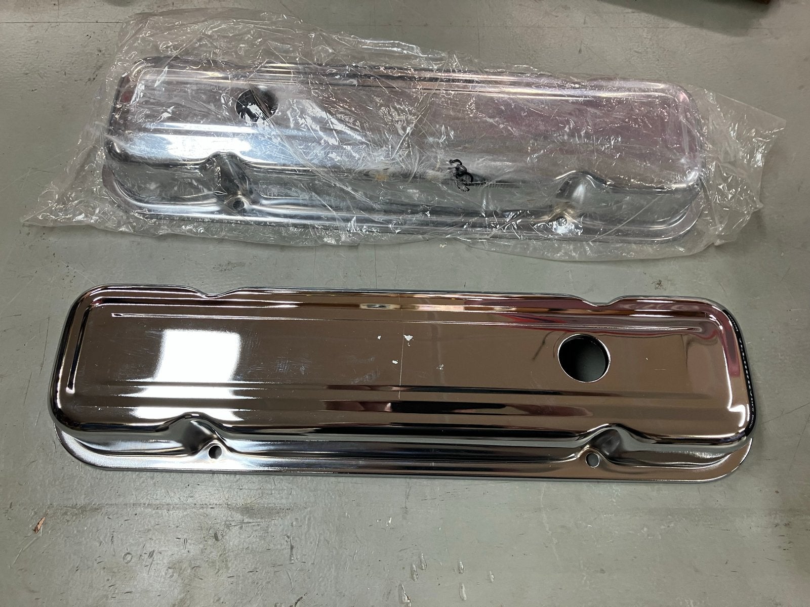 Nieuwe chromen kleppendeksels voor Pontiac, Edelbrock, Edelbrock.com, Nieuw, Ophalen of Verzenden